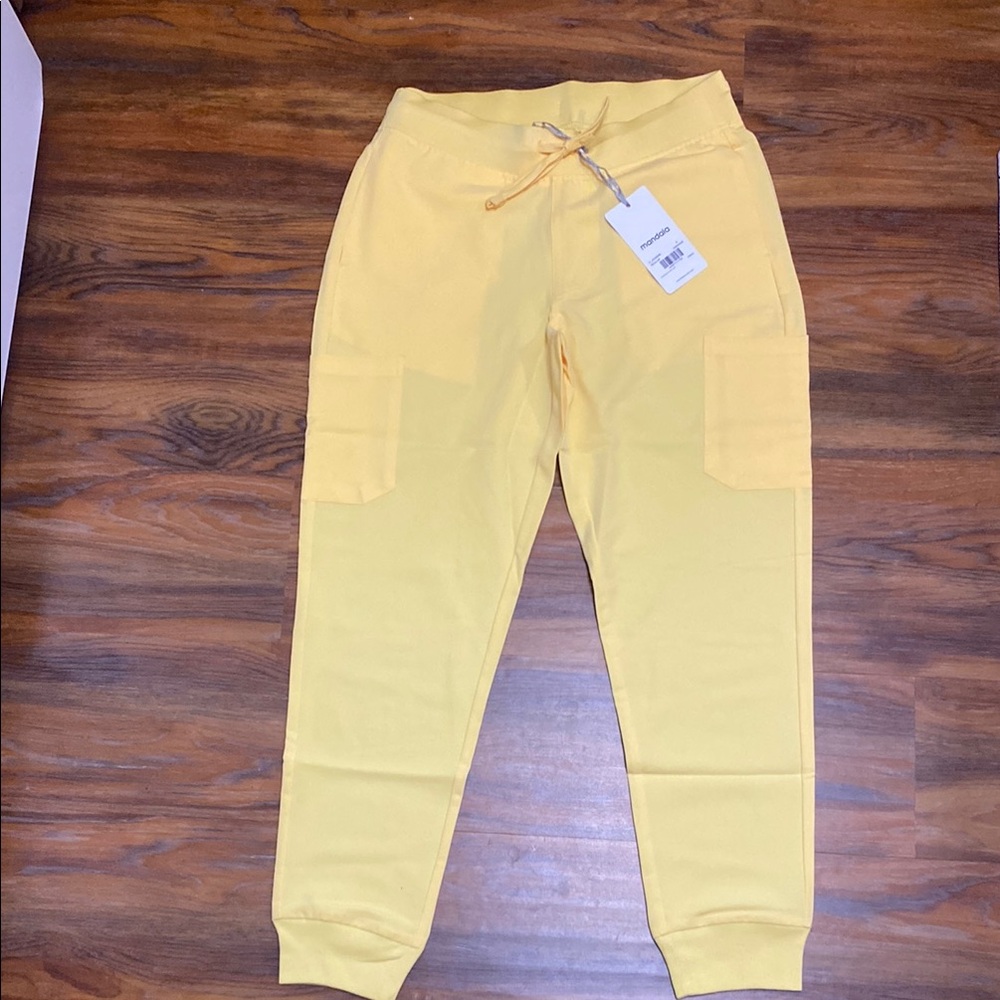 Mandala Scrubs Yellow Joggers Lemonade Discontinued Color New NWT Small